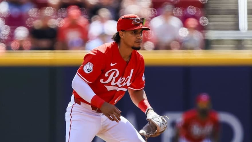 Cincinnati Reds not Expected to Tender Veteran Santiago Espinal This Offseason